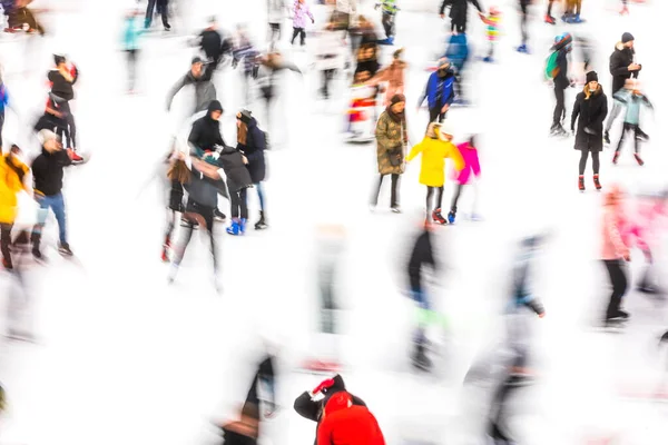 Hareket Buz Pateni Pistinde Kayan Insanların Görüntüsünü Bulanıklaştırdı Buz Pateni — Stok fotoğraf