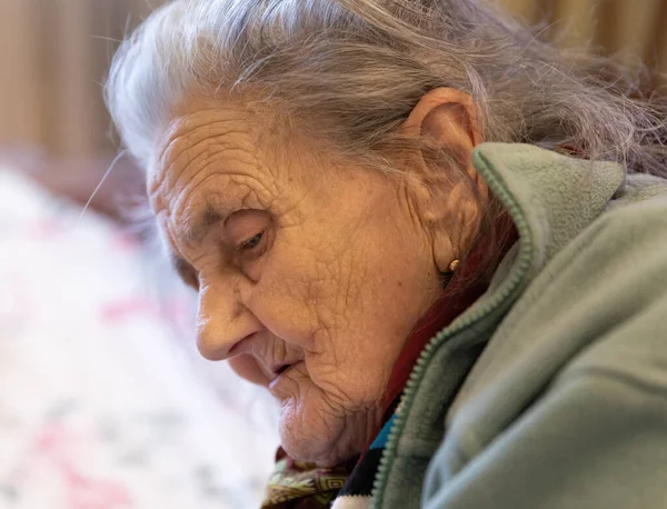Una Anciana Retrato Una Mujer Muy Vieja Cansada Depresión Sentada — Foto de Stock