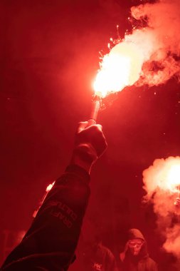 KYIV, UKRAINE - Mar. 20, 2021: Ukraynalı aktivist Serhiy Sternenko 'nun destekçileri, Ukrayna' nın Kyiv 'deki Cumhurbaşkanlığı ofisi yakınlarındaki tabela başkanının yanında düzenlenen protesto mitinginde. 