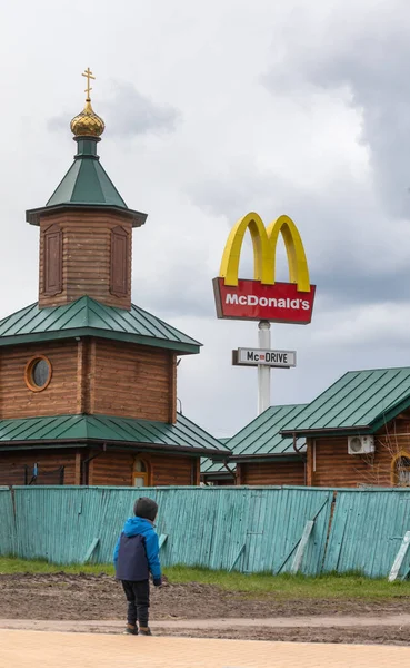 Kyiv Ukraine Aprilie 2021 Biserica Sfântului Apostol Evanghelistul Marcu Restaurantul — Fotografie, imagine de stoc