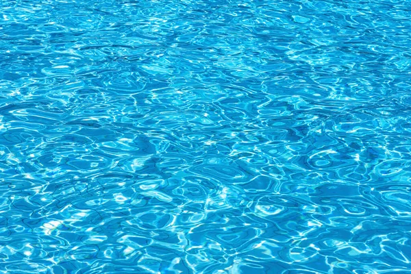 Vlnitá Voda Bazénu Odrazem Slunce Vodní Pozadí — Stock fotografie