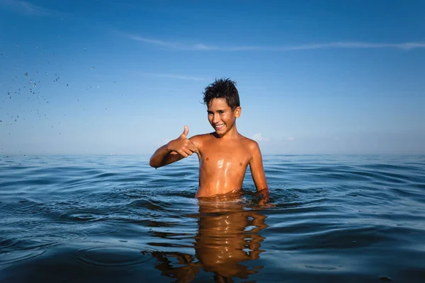 Relaxation Healthy Lifestyle Young Boy Teenager Bathes Sea — Stock Photo, Image