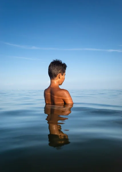 Relaxation Healthy Lifestyle Young Boy Teenager Bathes Sea — Stock Photo, Image