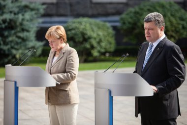 Ukrayna petro poroshenko ve federal Şansölye ve devlet başkanı 