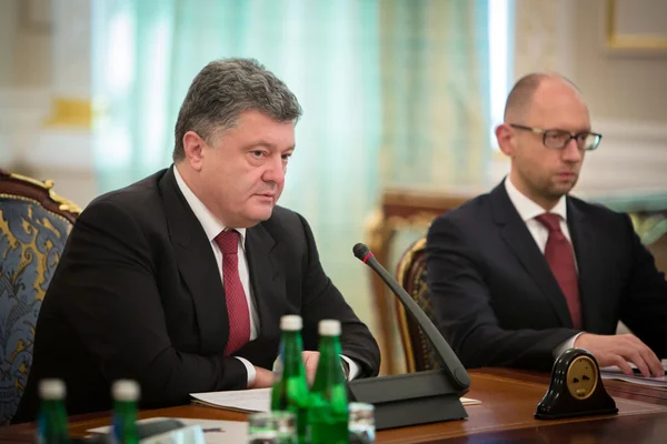 Presiden Ukraina Petro Poroshenko selama pertemuan NSDC — Stok Foto