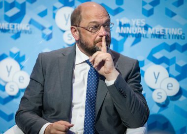 руки майстер різання ради на обертових побачив леза
