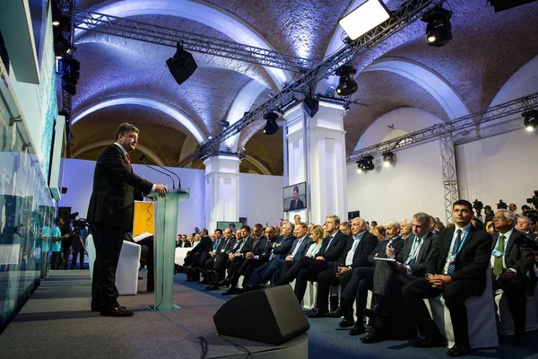President van Oekraïne petro poroshenko op de 11e jaarlijkse vergadering — Stockfoto