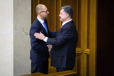  Ukrayna petro poroshenko ve Başbakan yatsen başkanı