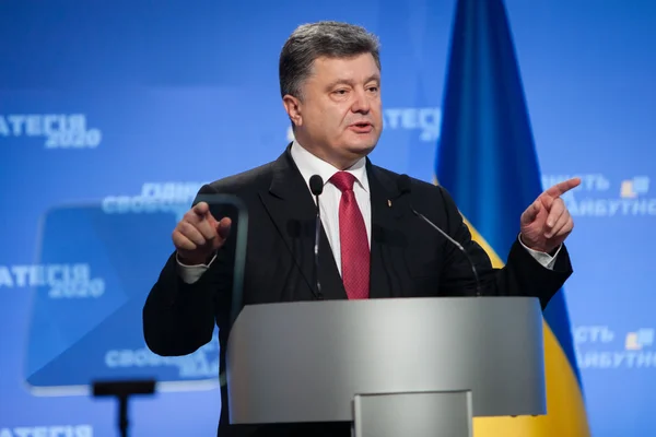 Presskonferens av Ukraina petro poroshenko ordförande — Stockfoto