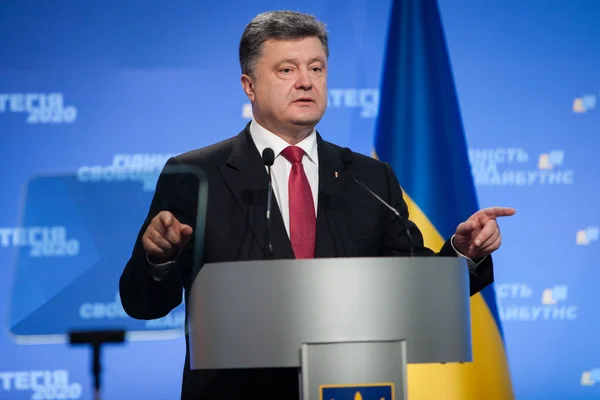 ウクライナ石油 poroshenko の大統領の記者会見 — ストック写真