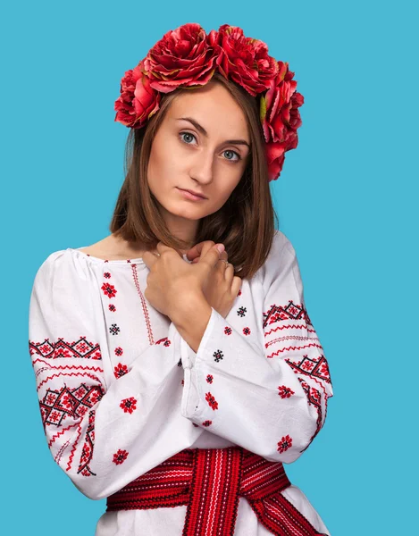 Νεαρή κοπέλα στην ουκρανική εθνική κοστούμι — Φωτογραφία Αρχείου