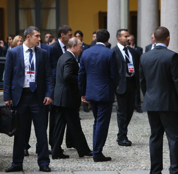 Italienischer Ministerpräsident matteo renzi trifft russischen Präsidenten vlad — Stockfoto