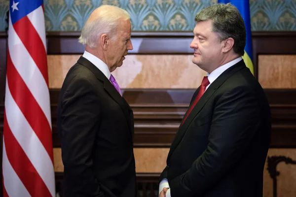 Petro Poroschenko und joe biden bei ihrem Treffen in Kiew — Stockfoto