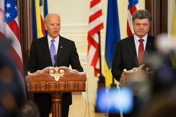 President van Oekraïne Petro Poroshenko en Vice President van de Verenigde Staten — Stockfoto