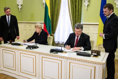 Başkanlar Petro Poroshenko ve Dalia Grybauskaite