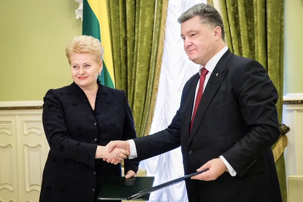 Presidenter Petro Poroshenko och Dalia Grybauskaite — Stockfoto