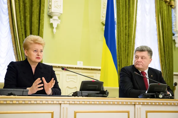 Presidenter Petro Poroshenko och Dalia Grybauskaite — Stockfoto