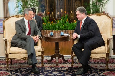 Ukrayna Petro Poroshenko ve Sing Başbakanı başkanı