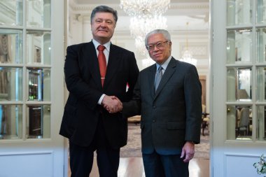 Ukrayna Petro Poroshenko ve Singapur başkanı başkanı