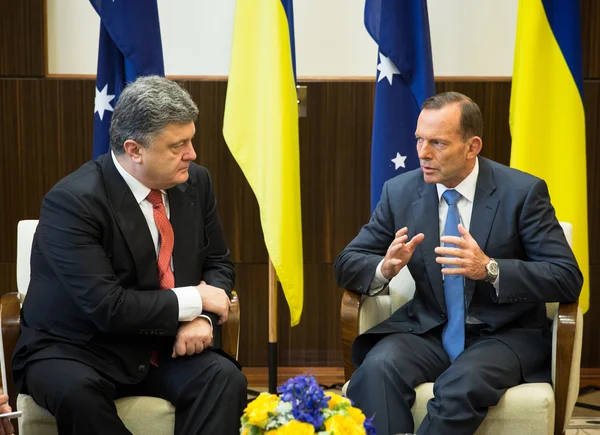 Primer Ministro australiano Tony Abbott y Presidente de Ucrania P — Foto de Stock