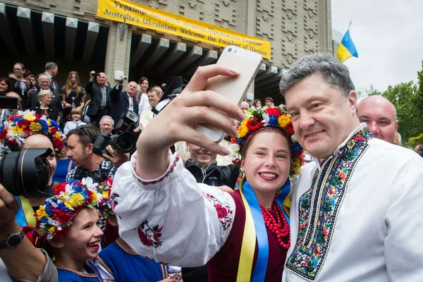 Petro Poroszenko z przedstawicieli ukraińskiej społeczności w — Zdjęcie stockowe