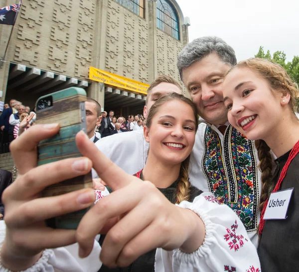 Petro Poroshenko con representantes de la comunidad ucraniana en —  Fotos de Stock