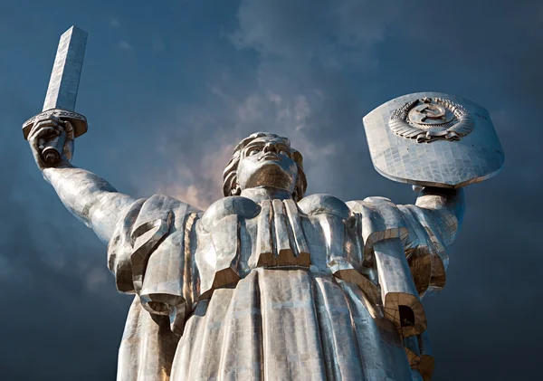 Estátua monumental da "Mãe Pátria " — Fotografia de Stock