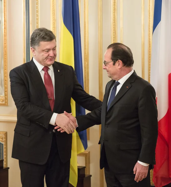 Petro Poroshenko en Francois Hollande — Stockfoto