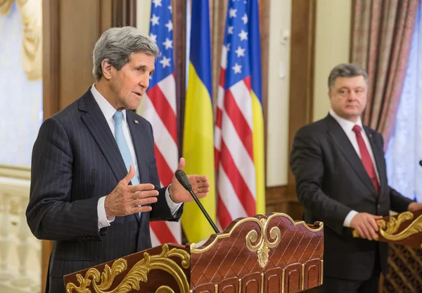 Petro Poroshenko a John Kerry — Stock fotografie