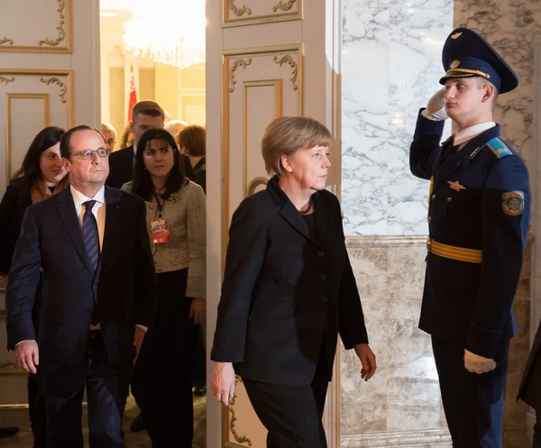 Francois Hollande en Angela Merkel — Stockfoto