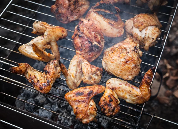 Grilling chicken — Stock Photo, Image