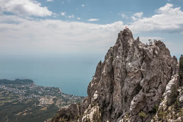 High rocks Ai-Petri of Crimean mountains. — Stock Photo, Image