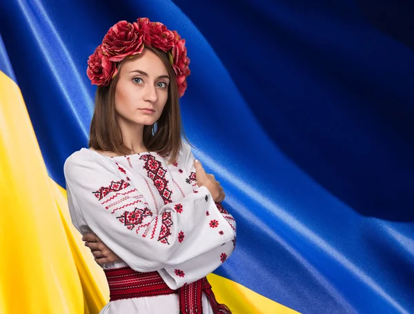 Młoda dziewczyna w ukraińskiej Narodowej komplet — Zdjęcie stockowe