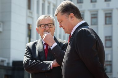 Jean-Claude Juncker ve Petro Poroshenko