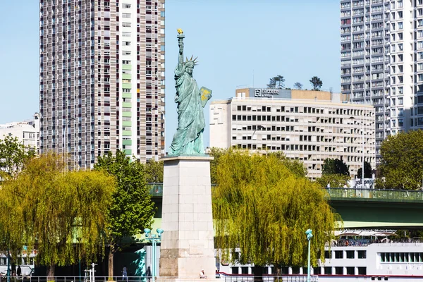 Özgürlük heykeli Paris'te — Stok fotoğraf