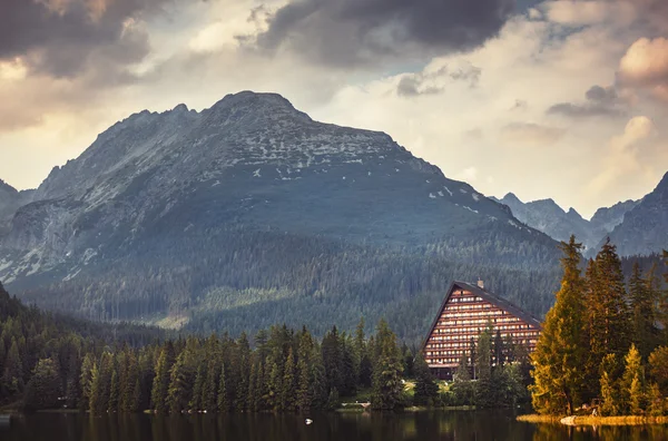 Lago de montaña en High Tatra — Foto de Stock