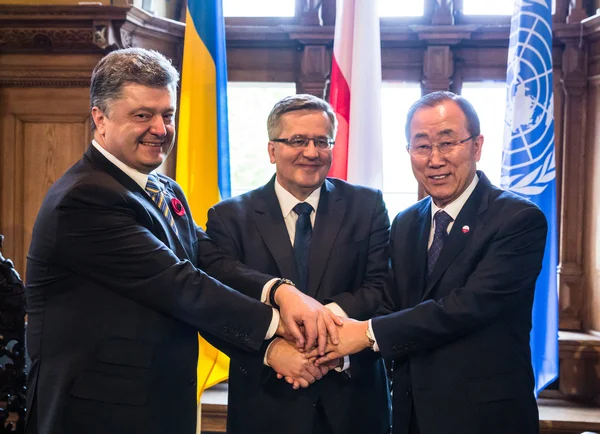 Petro Poroshenko, Ban Ki-moon and Bronislaw Komorowski — Stock Photo, Image