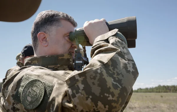 Prezydenci Ukrainy Petro Poroszenko w centrum szkolenia — Zdjęcie stockowe