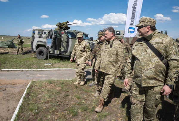 Prezydenci Ukrainy Petro Poroszenko w centrum szkolenia — Zdjęcie stockowe