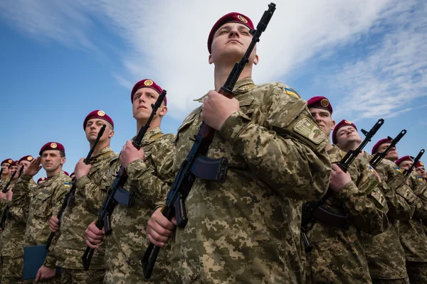 Soldaten der ukrainischen Streitkräfte — Stockfoto