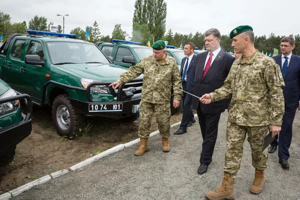 Mobila gränsen avskildhet av den statligt gränsar tjänsten-Ukraina — Stockfoto