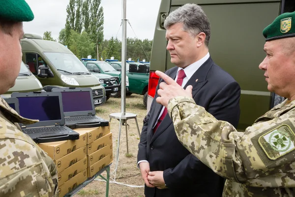 Mobila gränsen avskildhet av den statligt gränsar tjänsten-Ukraina — Stockfoto