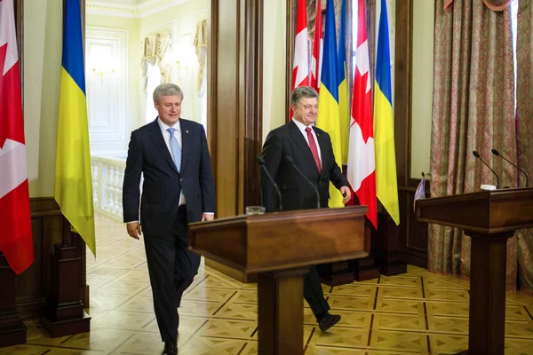 Petro Poroshenko and Stephen Harper — Stock Photo, Image