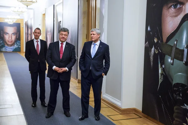 ΠΕΤΡΟ Poroshenko και Stephen Harper — Φωτογραφία Αρχείου