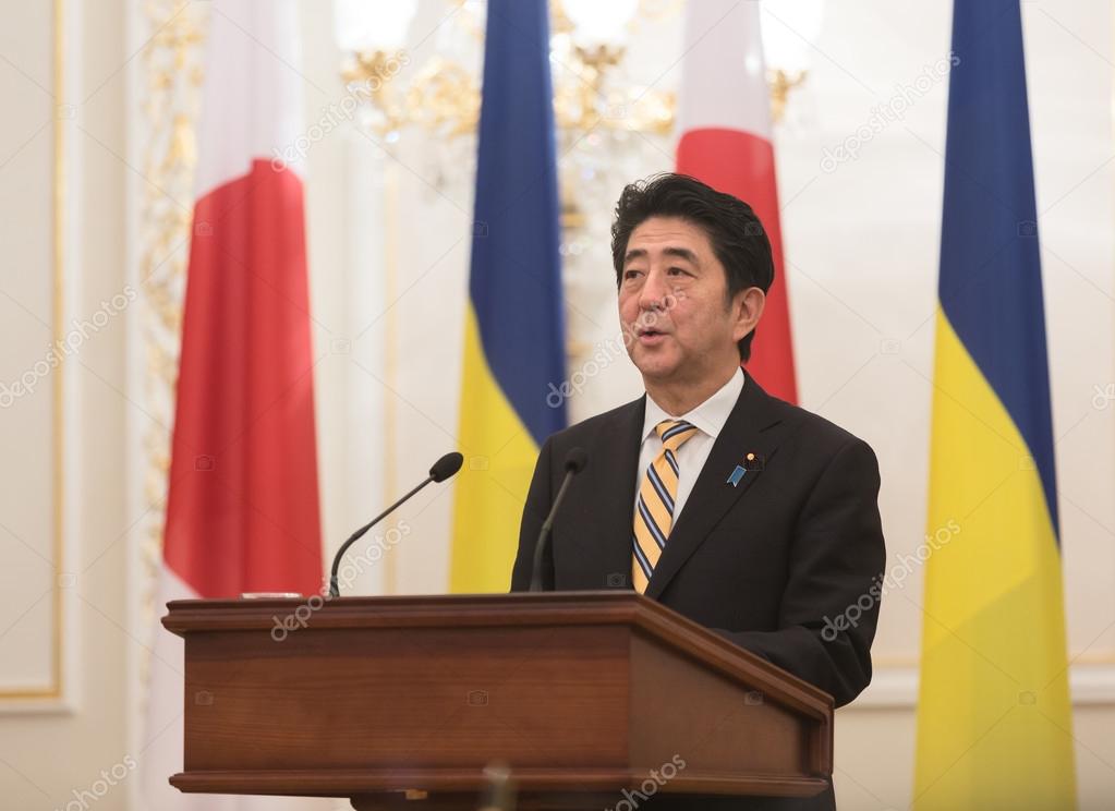 Resultado de imagem para Shinzo Abe no JapÃ£o