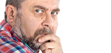 yaşlı adam bir baş ağrısı acı