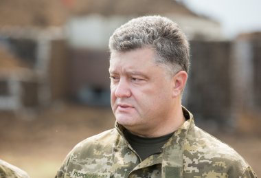 poroshenko'nın Ukrayna cephe bölgelerine ziyaret