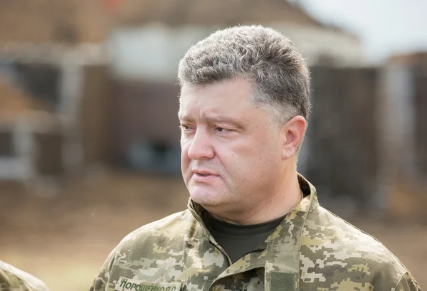 Poroshenko's besök i frontline regioner i Ukraina — Stockfoto