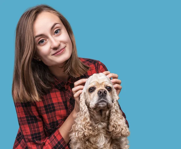 Chica con perro — Foto de Stock