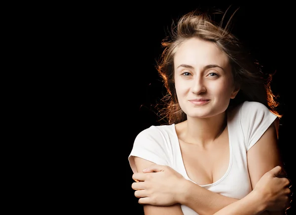 Retrato de una hermosa joven — Foto de Stock